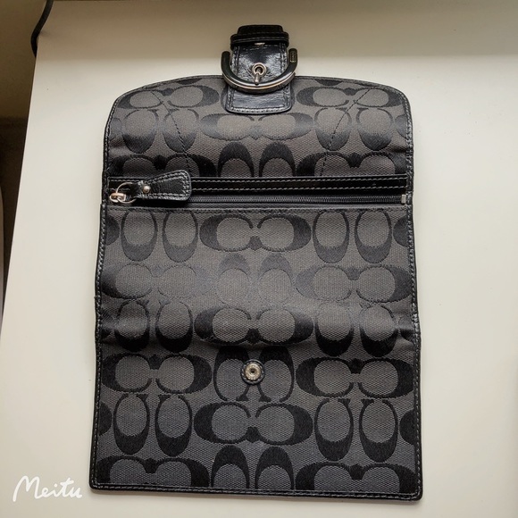 COACH Wallet Black Buckle Trifold - Picture 4 of 11